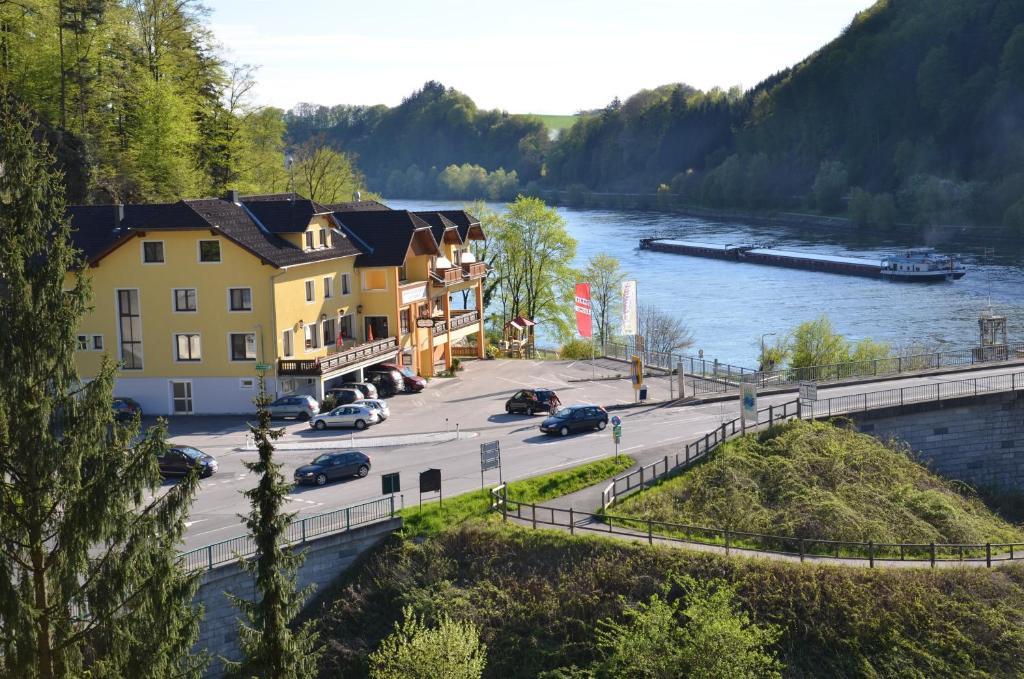 Gasthof Zur Donaubruecke Ardagger Markt エクステリア 写真